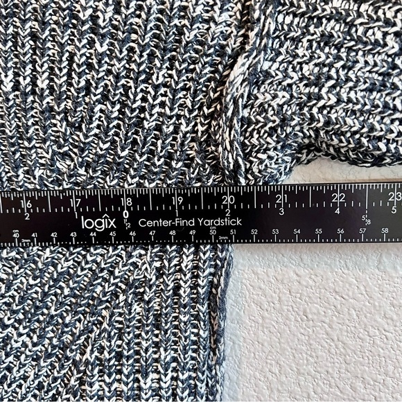 BDG Distressed Knit V Neck Sweater Heavyweight Gray Casual Women’s Size Small - Picture 10 of 12